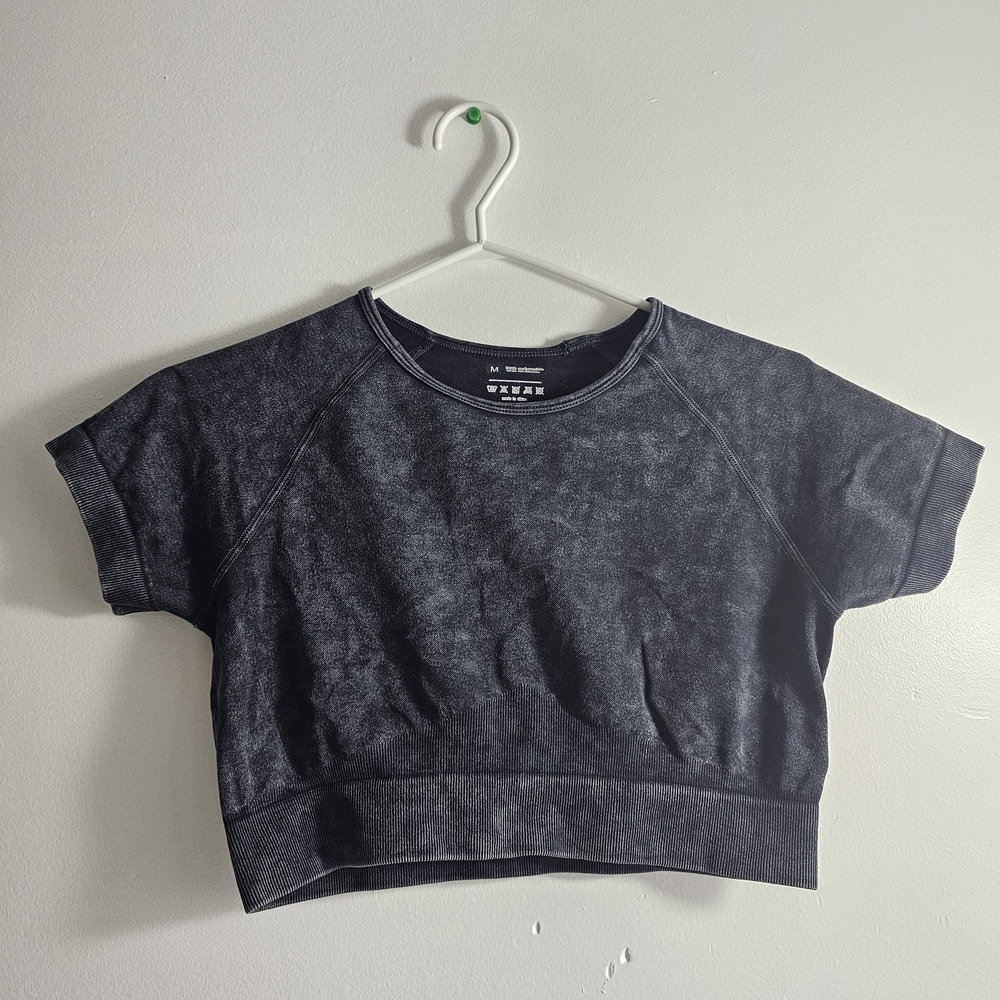 ASH BLACK Crop Top SIZE MEDIUM